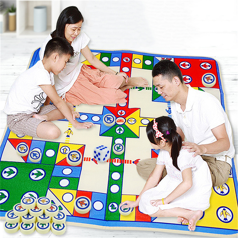 Big Flying Chess Carpet Party  - Board Game Path recension och pris